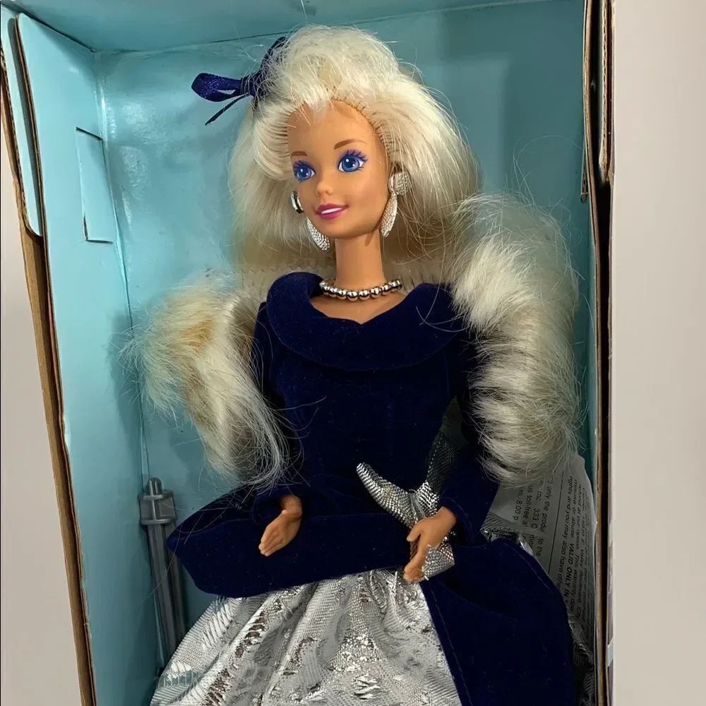 Winter Velvet Barbie Avon Exclusive Special Winter Edition Blue Silver 1995
